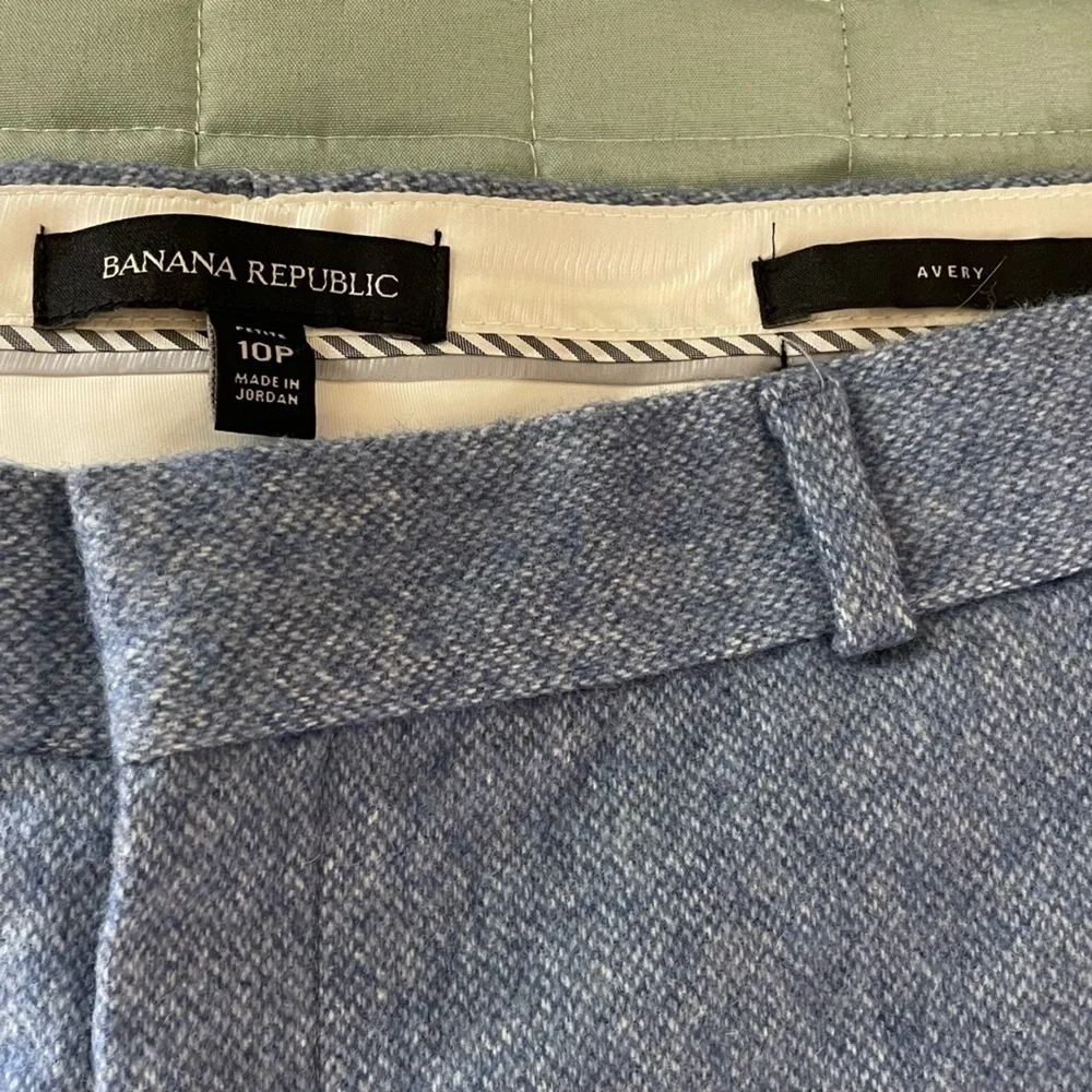 Banana Republic Avery Pant, ankle length, side pockets, wool mix. LIKE NEW